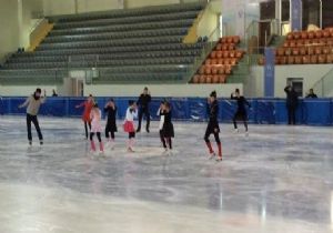 Altın Patenler'den büyüleyici gösteri